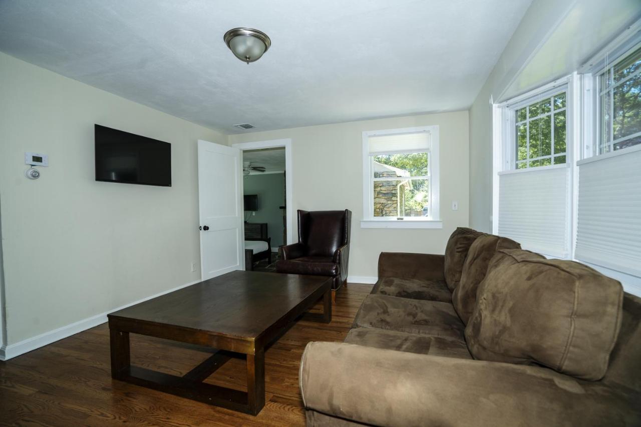 Hamptons Vacation Inn Hampton Bays Esterno foto