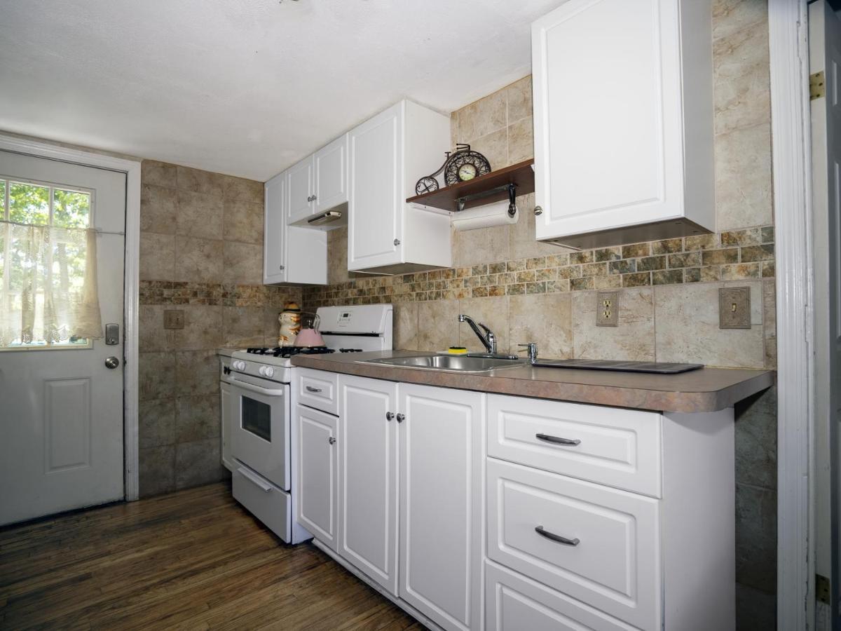 Hamptons Vacation Inn Hampton Bays Esterno foto
